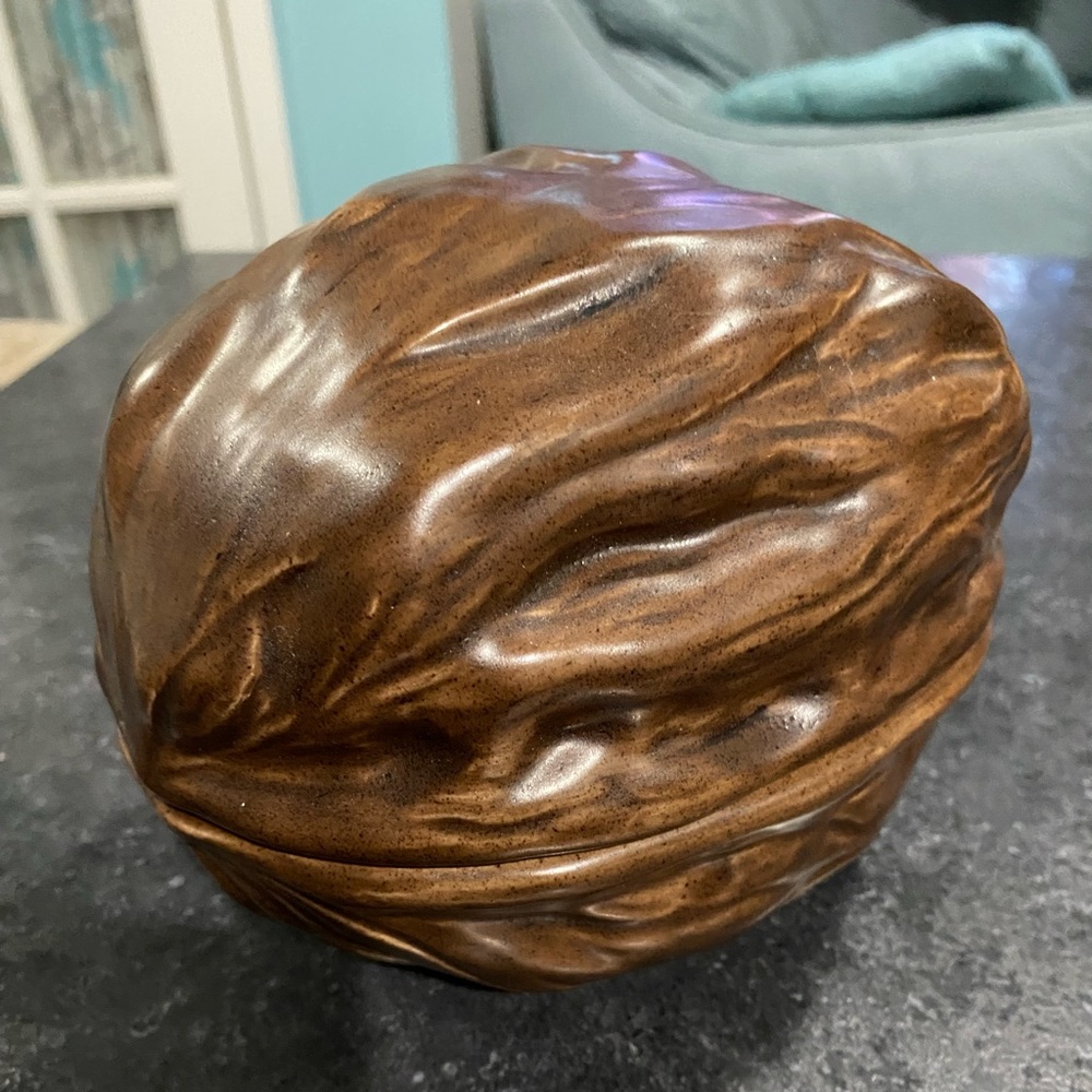 Vintage Arnel’s ceramic walnut candy dish